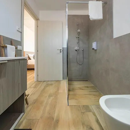 Italianflat - Free Parking, Salted Swimmingpool - Casa Ulivi Del Garda 게스트하우스 3*