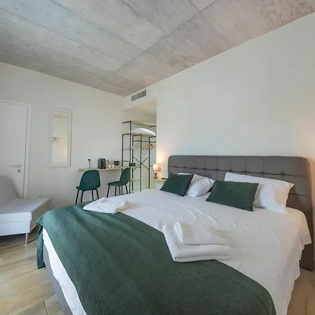 Italianflat - Free Parking, Salted Swimmingpool - Casa Ulivi Del Garda 게스트하우스