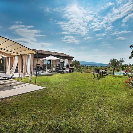 Italianflat - Free Parking, Salted Swimmingpool - Casa Ulivi Del Garda 게스트하우스 Castion Veronese