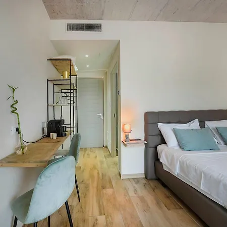 Italianflat - Free Parking, Salted Swimmingpool - Casa Ulivi Del Garda 게스트하우스 3*