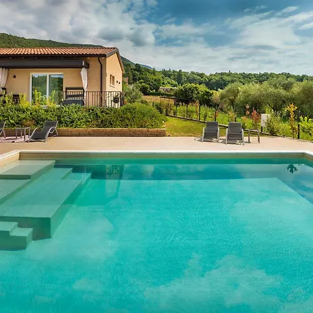 Italianflat - Free Parking, Salted Swimmingpool - Casa Ulivi Del Garda 게스트하우스